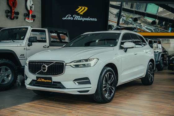 VOLVO XC60 2.0 T8 HYBRID MOMENTUM AWD GEARTRONIC