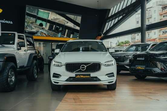 VOLVO-XC60-2020