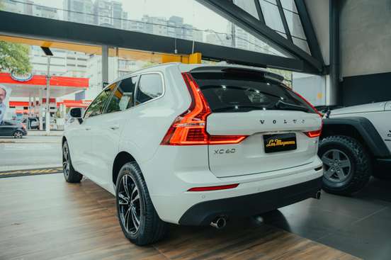 VOLVO-XC60-2020