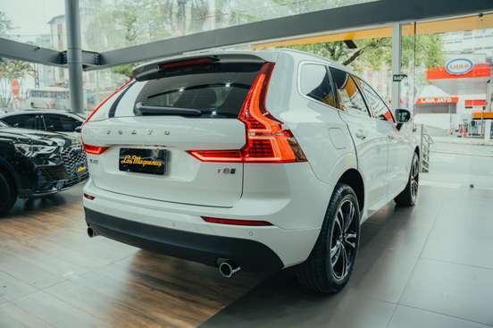VOLVO-XC60-2020
