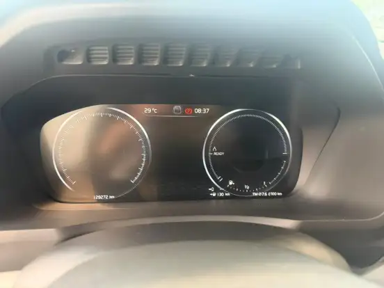 VOLVO-XC90-2021