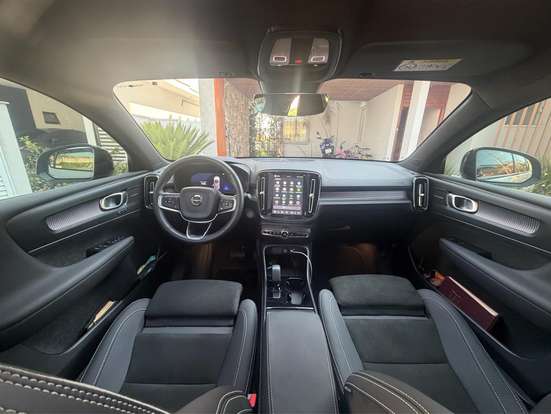 VOLVO-EC40-P8 RECHARGE TWIN ELECTRIC ULTRA BLACK EDITION AWD VOLVO-EC40-2025