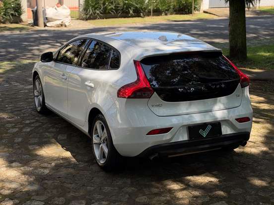 VOLVO-V40-2.0 T4 KINETIC GASOLINA 4P AUTOMÁTICO VOLVO-V40-2017