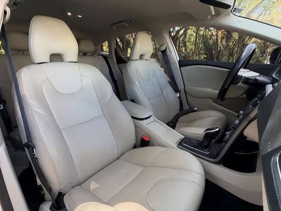 VOLVO-V40-2.0 T4 KINETIC GASOLINA 4P AUTOMÁTICO VOLVO-V40-2017