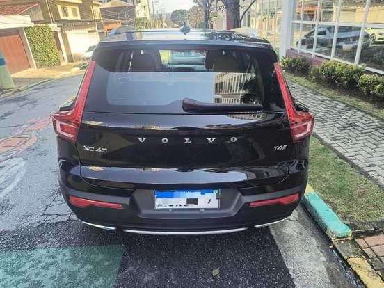 VOLVO-XC40-2020