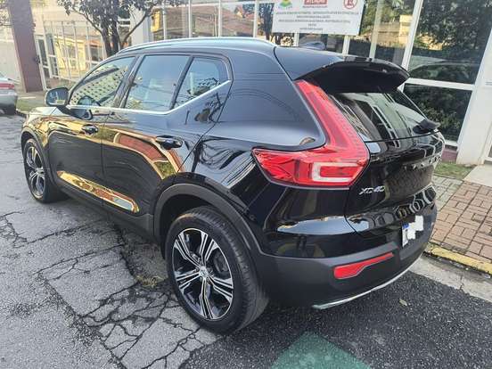 VOLVO-XC40-2020