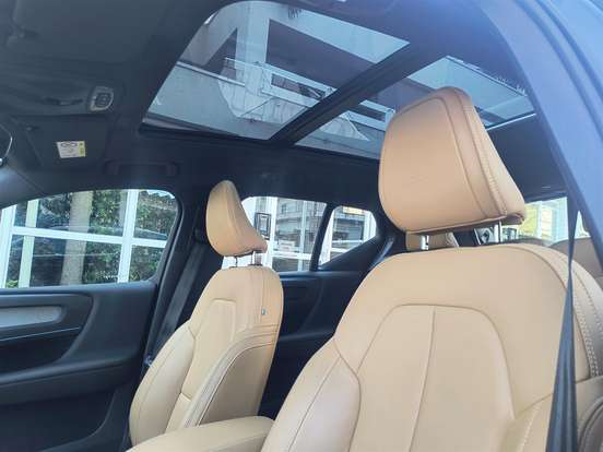 VOLVO-XC40-2020