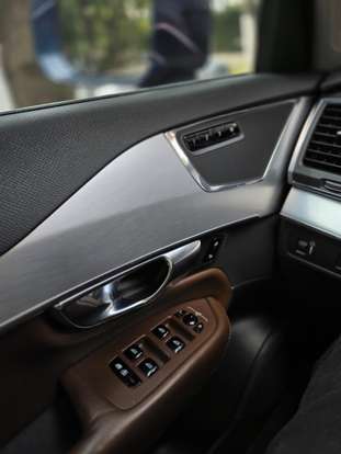 VOLVO-XC90-2018