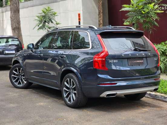 VOLVO-XC90-2018