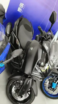 YAMAHA-XMAX 300 CONNECTED ABS-2025