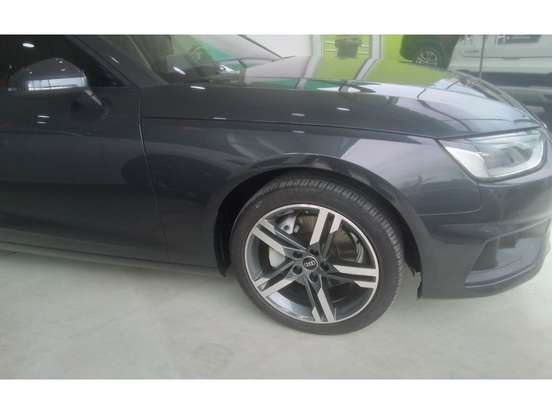 AUDI-A4-2023