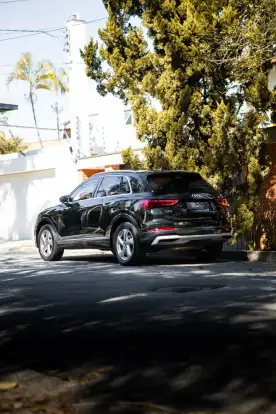 AUDI-Q3-2022