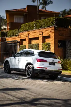 AUDI-Q5-2023
