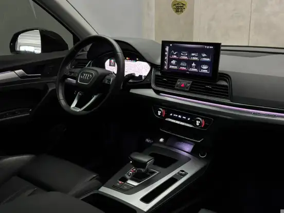 AUDI-Q5-2022