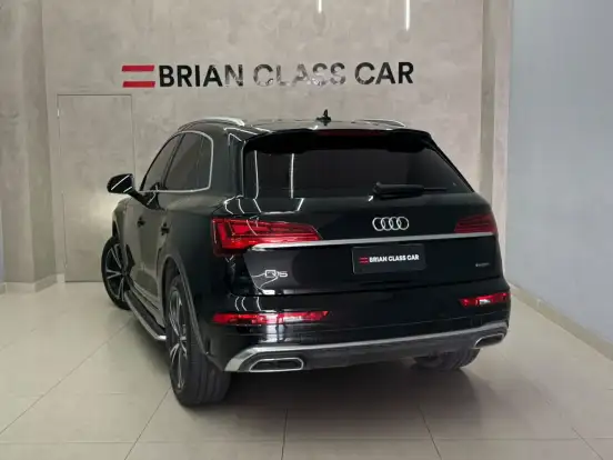 AUDI-Q5-2022
