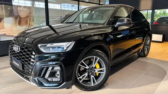 AUDI-Q5-2022