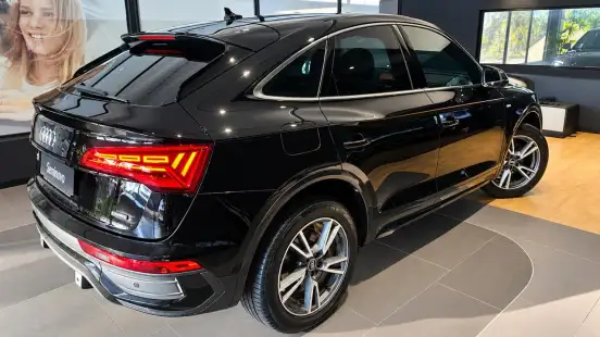 AUDI-Q5-2022