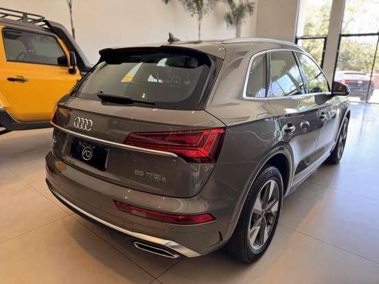 AUDI-Q5-2023