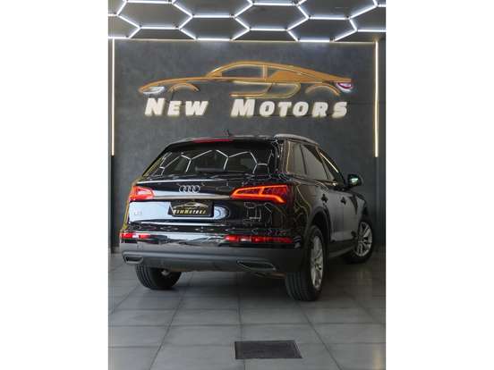 AUDI-Q5-2020