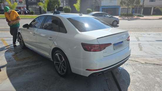 AUDI-A4-2017