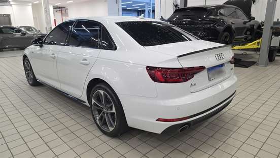 AUDI-A4-2017