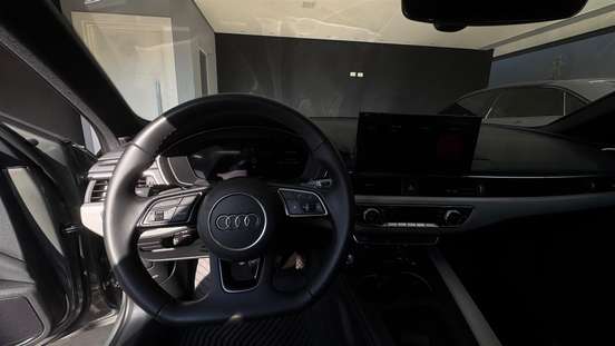 AUDI-A4-2023