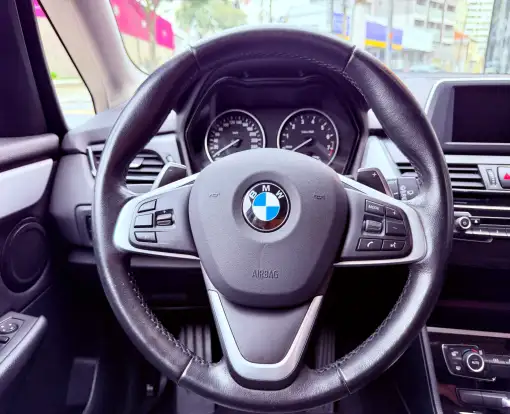 BMW-220i-2016