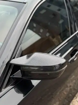 BMW-320i-2021