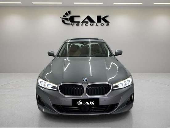 BMW-320i-2023
