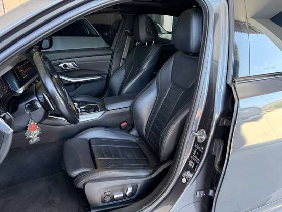 BMW-320i-2021