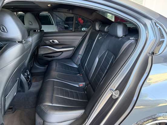 BMW-320i-2021
