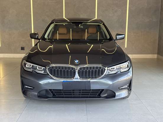 BMW-320i-2021