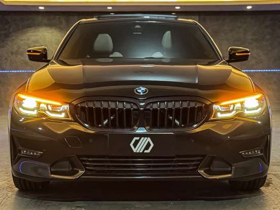 BMW-320i-2022