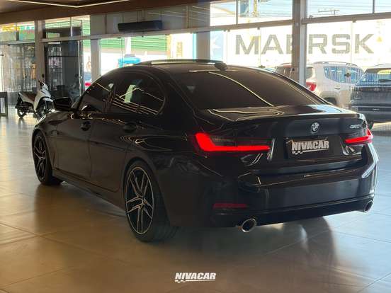 BMW-320i-2022