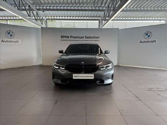 BMW-320i-2021