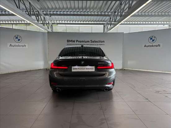 BMW-320i-2021
