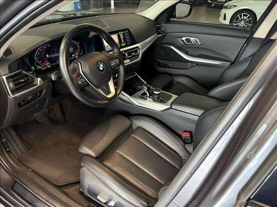 BMW-320i-2021