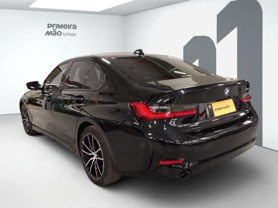 BMW-320i-2020