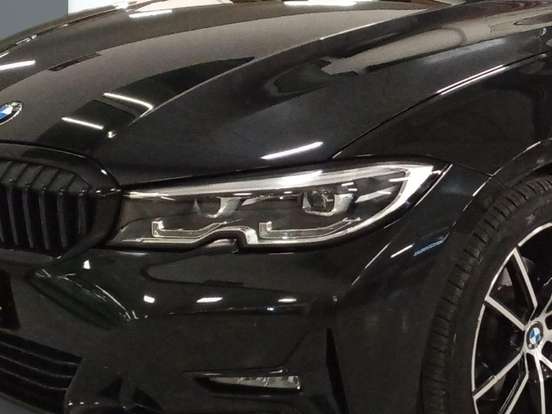BMW-320i-2020