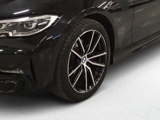 BMW-320i-2020