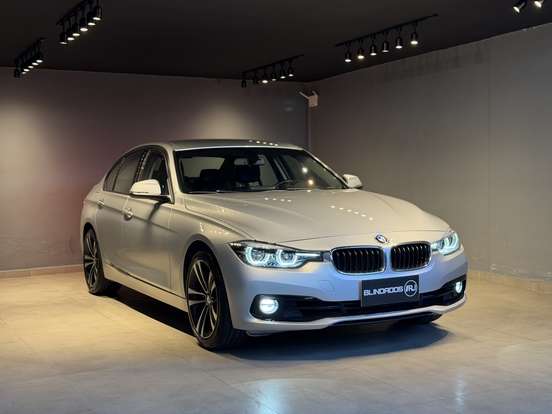BMW-320i-2018