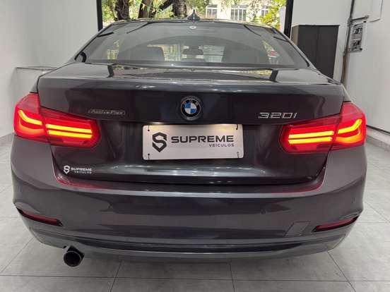BMW-320i-2017