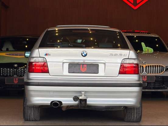 BMW-323i-1999