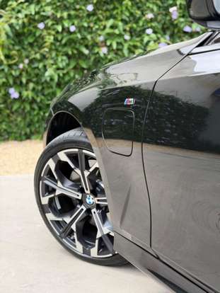 BMW-330e-2024
