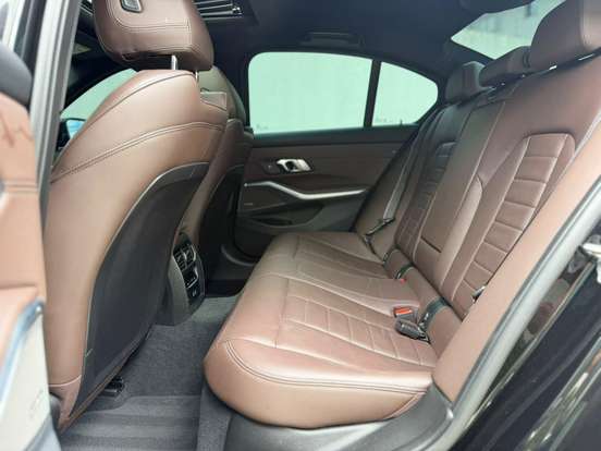BMW-330e-2024