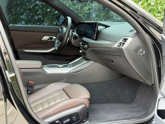 BMW-330e-2024