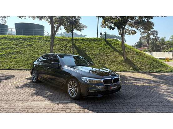 BMW-530i-2.0 16V TURBO GASOLINA M SPORT AUTOMÁTICO BMW-530i-2017