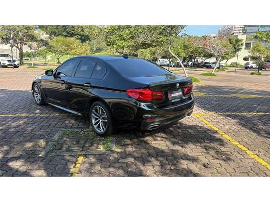 BMW-530i-2.0 16V TURBO GASOLINA M SPORT AUTOMÁTICO BMW-530i-2017