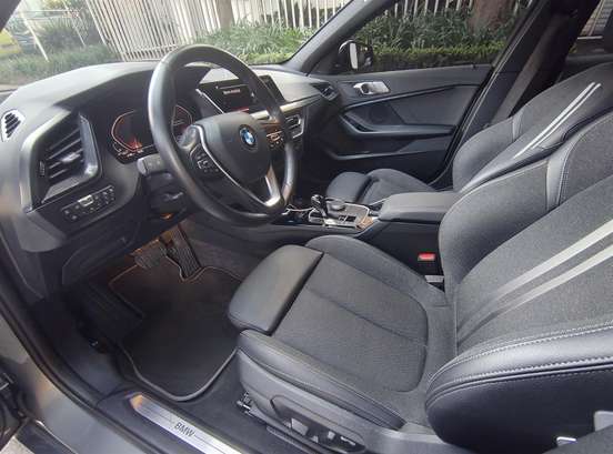 BMW-118i-2023