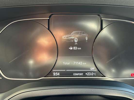 BMW-320i-2021